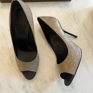 Gucci Tan and Black Stiletto Heels